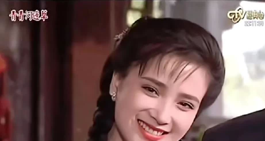 蒋勤勤与何晴，同样是梳着两条麻花辫，你觉得谁更美呢？

其实​两人都是古典美