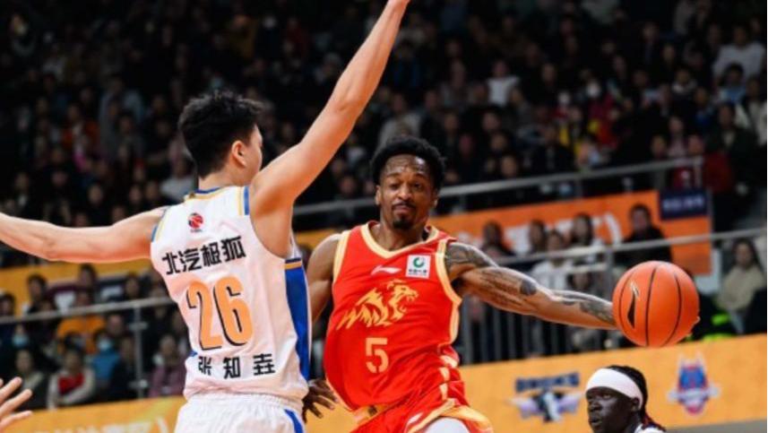 打得比范子铭好！张知垚对广厦暴走，许利民评攻强守弱，可当奇兵