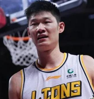 广厦男篮球员胡金秋在总决赛期间和王博吵架！广厦男篮球员胡金秋在接受采访时透露了自