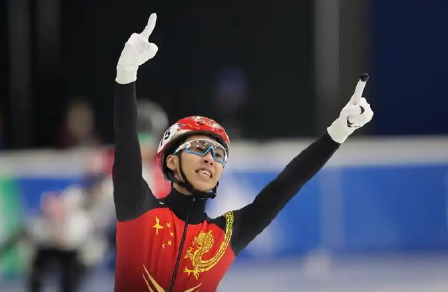 中国短道速滑队通过世巡赛锁定了10个冬奥会满额参赛名额，完成赛前首要任务。根据选