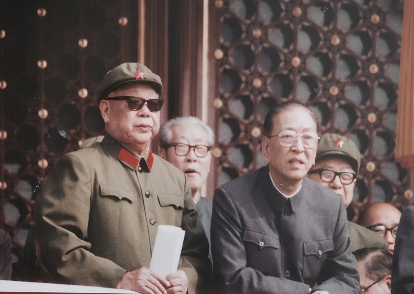 陈锡联主持军委的日常工作之后，成为当时地位相当显赫的人。由此让很多老战友对他产生