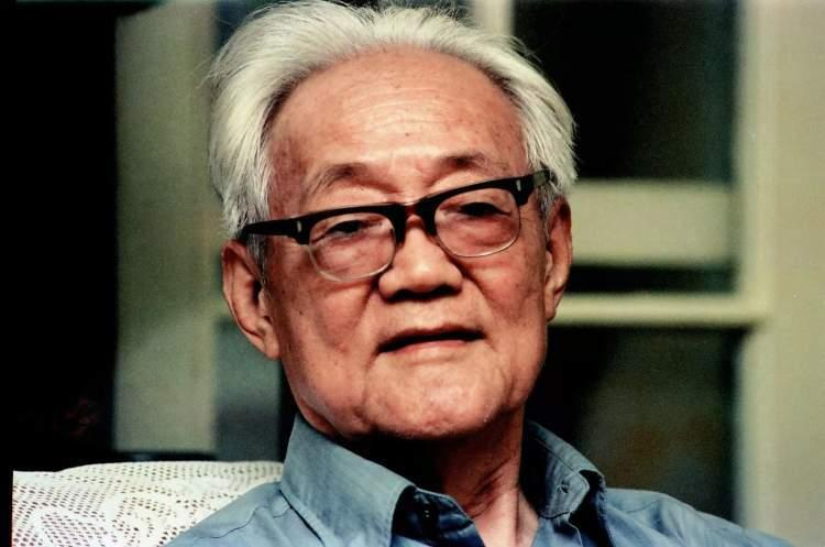 “长寿也是折磨！” 90岁的巴金，抱着妻子骨灰盒同眠30年，曾多次申请安乐死，都