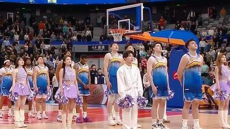 CBA焦点战，广东队首节15-0攻势，新疆队咋应对？