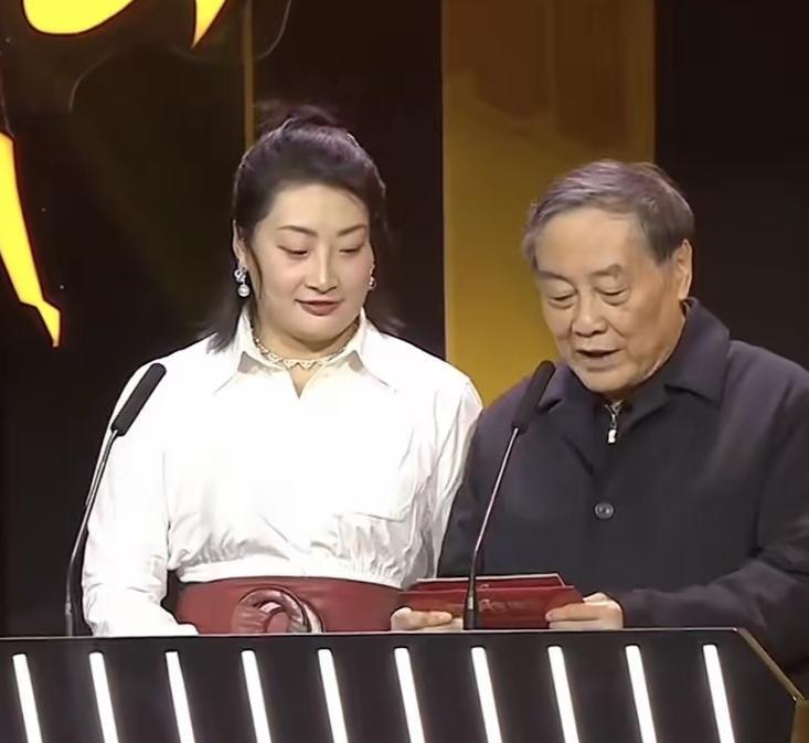 17岁下乡，当了15年的知青，宗庆后为什么没有在乡下结婚？
干着最累的活儿，家里