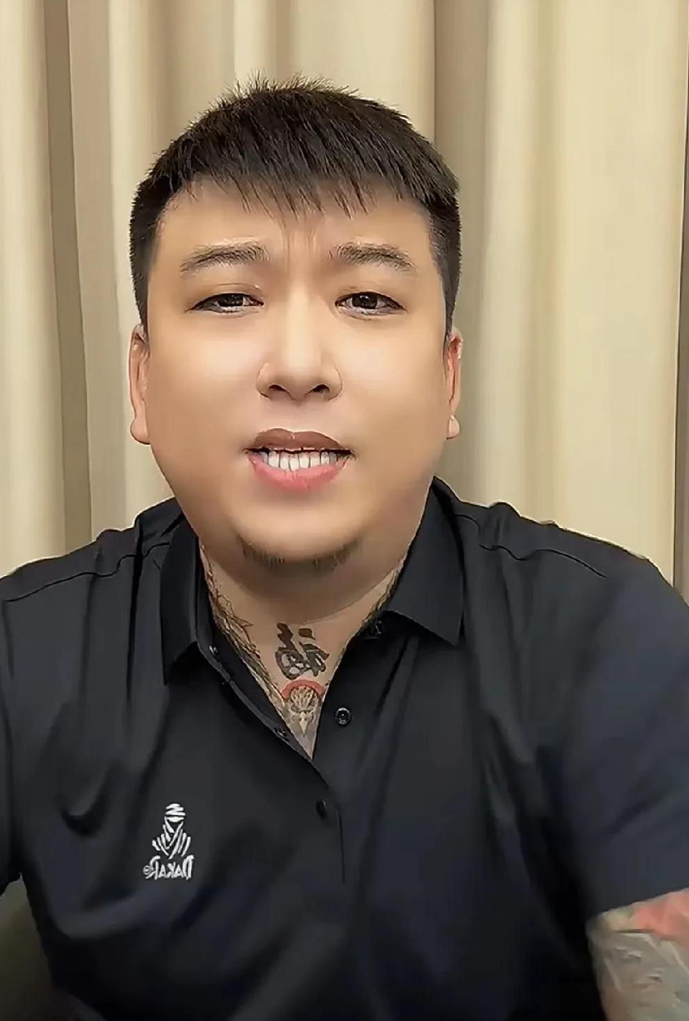 李四回应身家资产！
          粉丝问李四存款几个亿？李四说：现实中有几