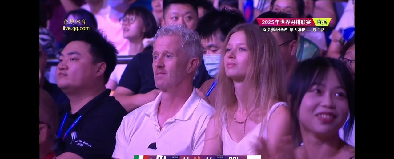 海宁来了，世界男排联赛决赛嗨翻全场！
今晚决赛波兰和意大利男排强强对话！中国男排