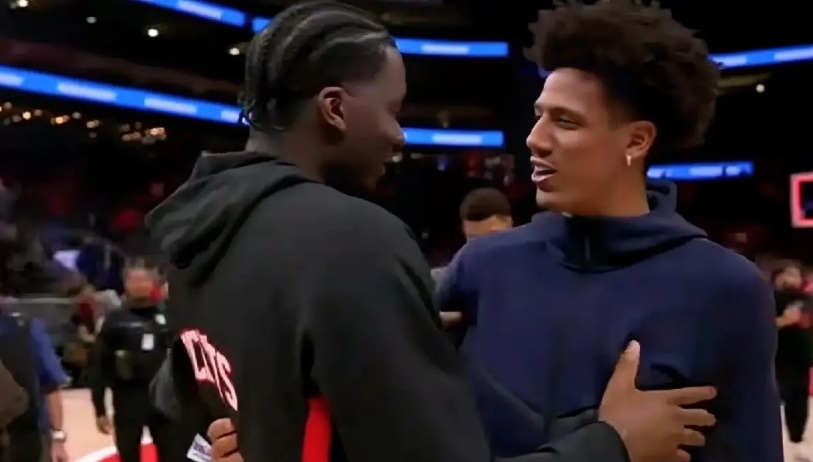 卡佩拉这人缘真好，都成了老鹰的名宿了。

离开老鹰后，今天是卡佩拉首次回到亚特兰