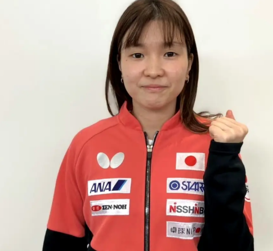 桥本帆乃香：无论遇到谁，我们都绝不能退缩。我希望能始终保持挑战的心态去战斗。
这