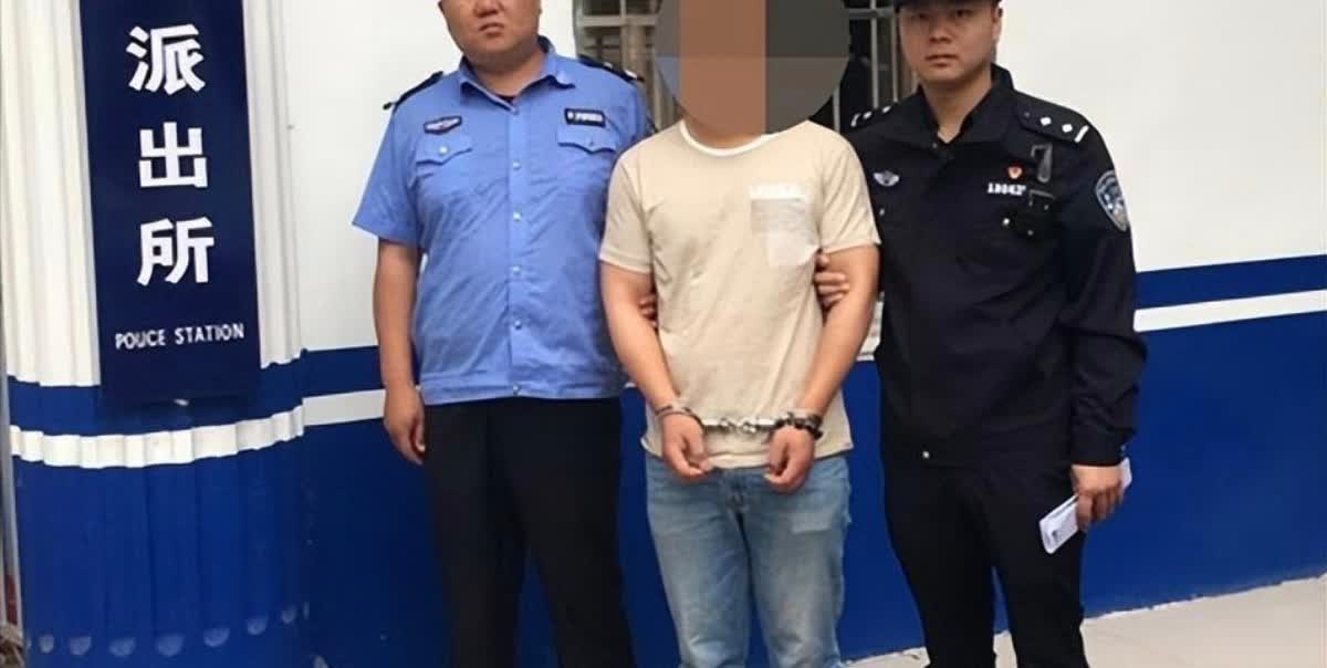 1000块救命！江西一男子翻墙进了一所大学，悄悄跟着一名女大学生进了厕所，想要强