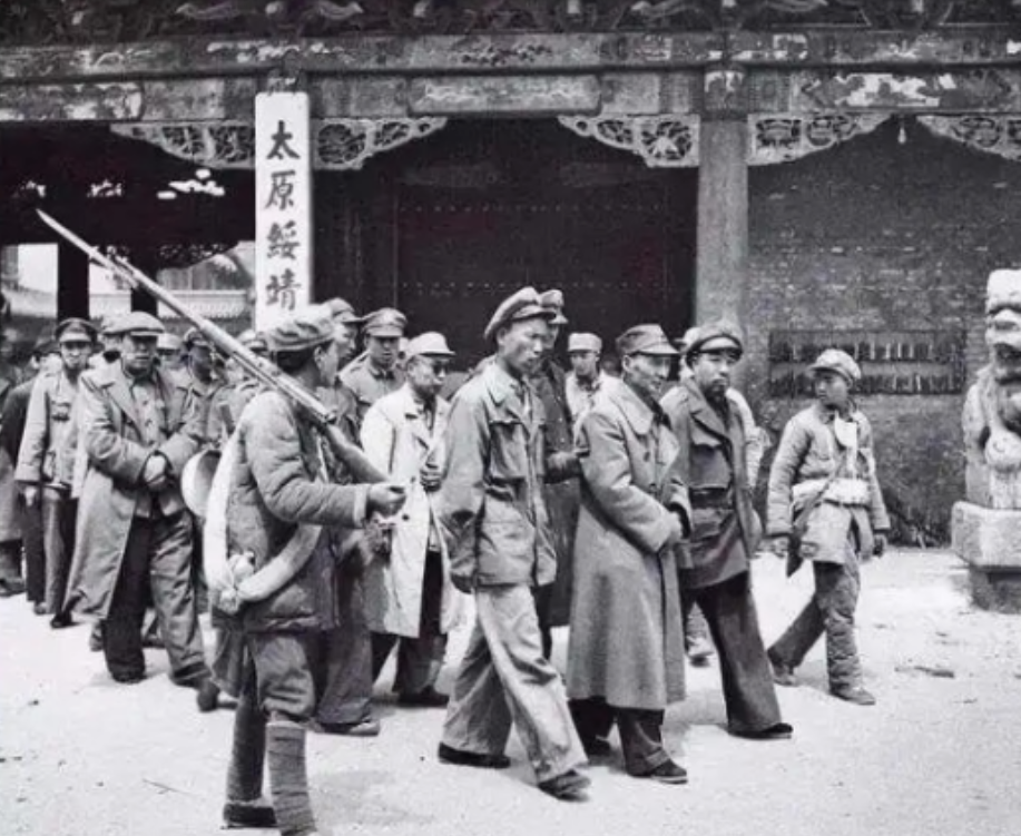 1949年，阎锡山为活命逃跑，解放军攻入太原内城，而阎锡山的亲信只能选择自杀。