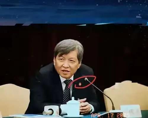 当我看了福耀科技大学的培养方案
我真的忍不住捏了一把汗
王树国和曹德旺哪来的底气