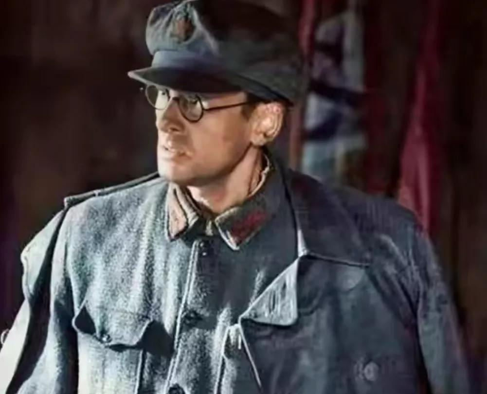 1937 年，李德以不适应延安生活为由欲返苏联，毛主席劝他：“苏联正搞大清洗，此