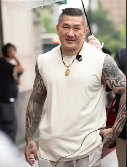 终于搞清楚了
为啥馆长深圳行的热度不如上海
原因很简单，明眼人都看得出来
这跟深