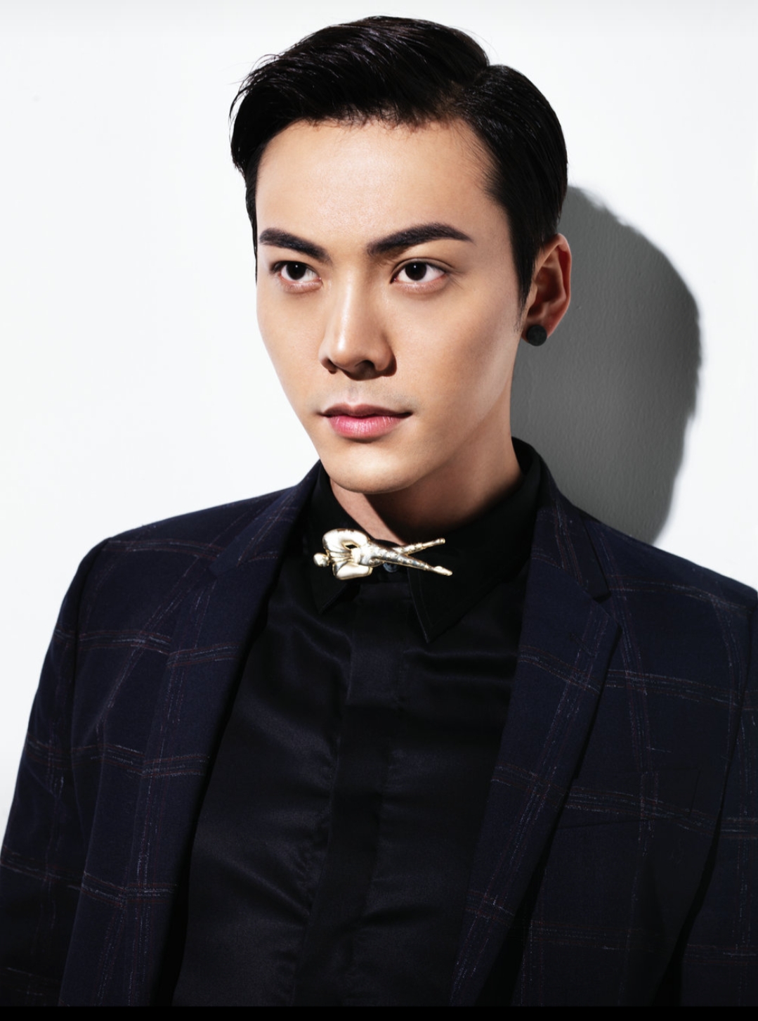 人前光鲜人后心酸，陈伟霆大方回应官宣生子，背后的原因令人唏嘘