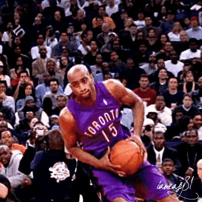 图二是拉文的扣篮，拉文扣篮有种飘逸的感觉，感觉整个人能飞起来！