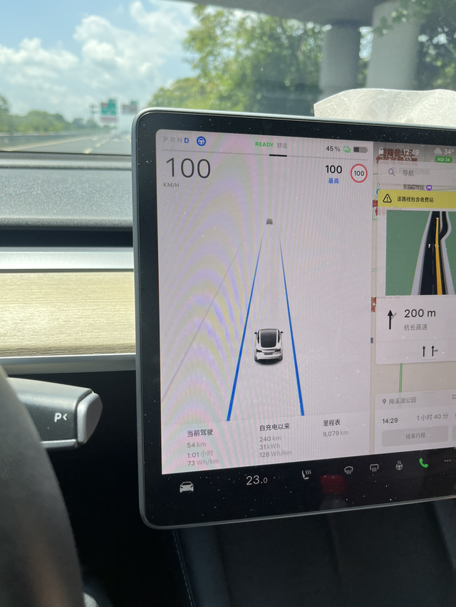 特斯拉高速能耗表现超出预期
目前开了9千公里，主要是市区开，这个月带小孩去周边景