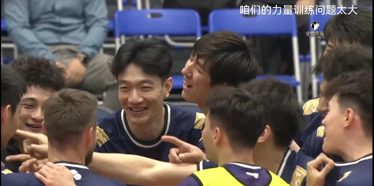给上海男排加油！
期待上海男排挺进四强！[点亮平安灯][点亮平安灯]