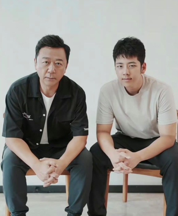 时间过得可真快！还记得《爸爸去哪儿》里那个可爱的石头吗？如今，郭涛的儿子石头晒出