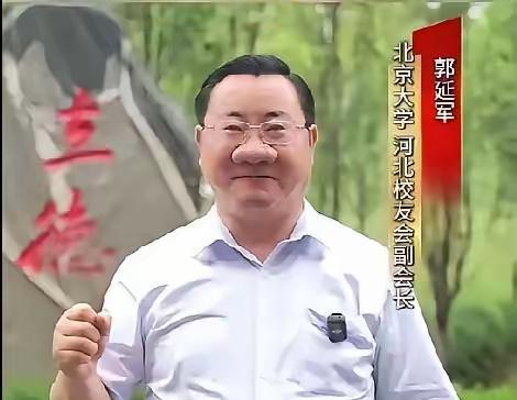 北大校友会副会长这鼻子是出了号了，这顶回是北大的，要不然找对象费点劲。