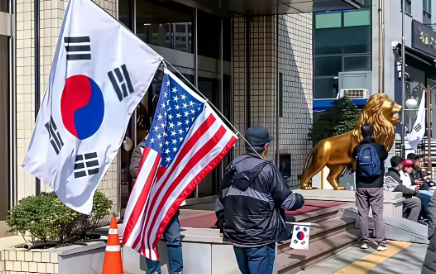 
有时候真看不透韩国人，他们明明知道自己只是美国的棋子，但他们却心甘情愿为美国做