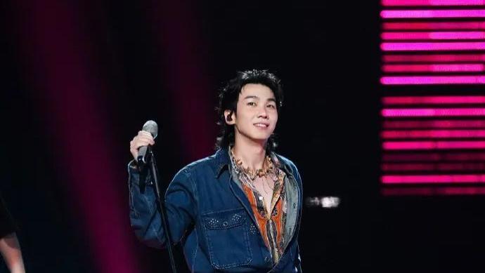 白举纲返场《歌手》突围赛：“唱爽了最重要”，自曝曲库“4位数起”