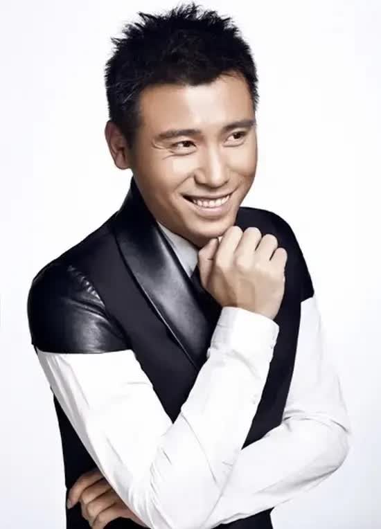 李乃文的蹭饭绝技，整个中戏都无人能及。

上中戏的时候，班里有个叫胡欣的女生