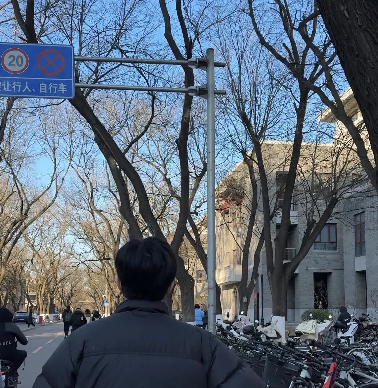 王楚钦刚刚更新了自己的社交媒体！
并配文“春去秋来，又是一程”！
八个字太感