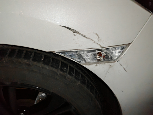 只要不太堵车
郊区跑起来正常就是4到5个油
前保险杠和翼子板被别人干了6次了，都