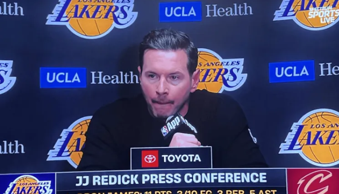 NBA常规赛，湖人99-129不敌骑士。
赛后采访，湖人主教练雷迪克谈到詹姆斯：