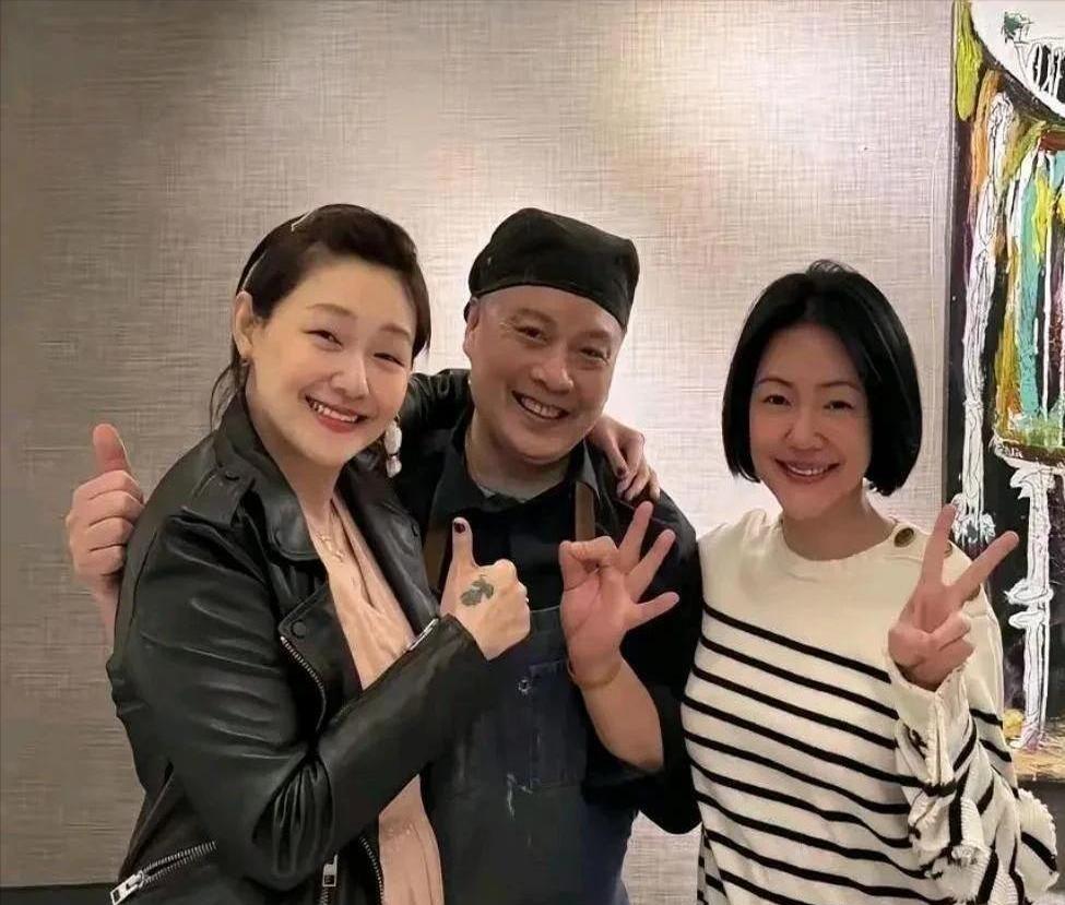 大S与具俊晔再婚后三年仅公开露面15次的消息被台媒曝光后，瞬间炸出娱乐圈深水炸弹