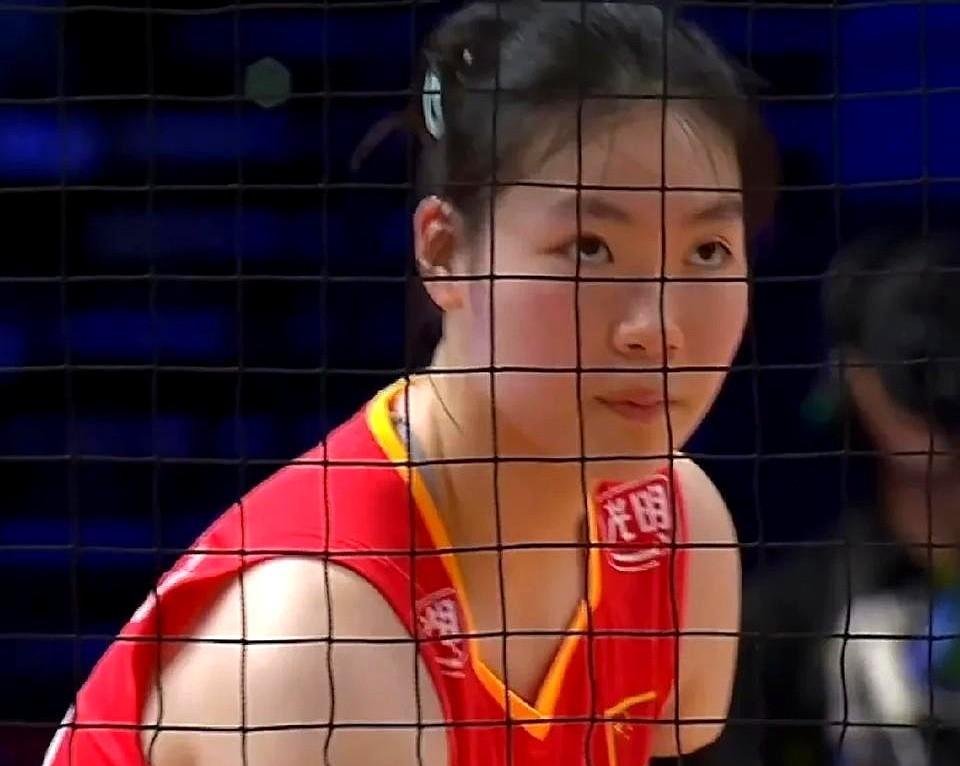 中国女排第一局29-27艰难取胜，没想到啊！
捷克曾四次拿到局点，但是吴梦洁、庄