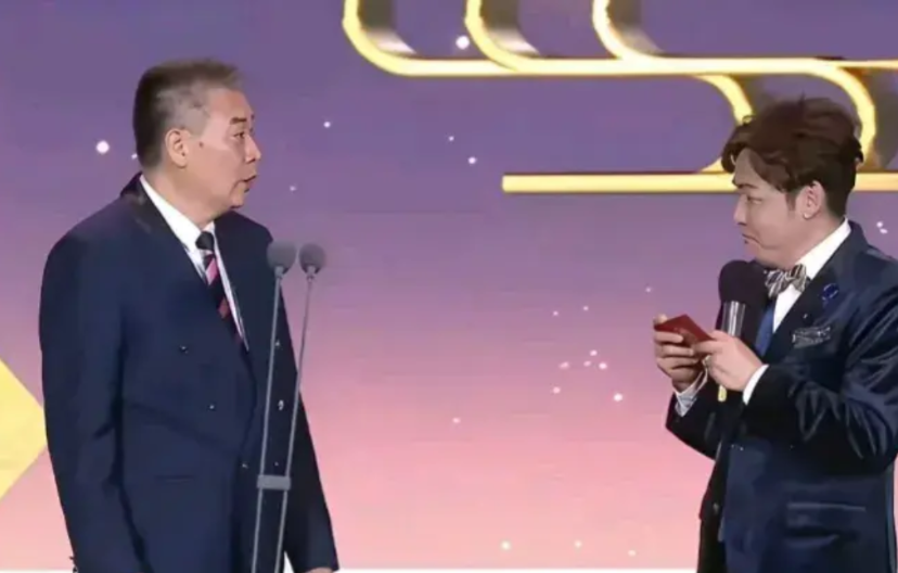 关键时刻，李隼终于说出了大实话。东京奥运会，莎莎的任务就是去打伊藤美诚。
莎莎，