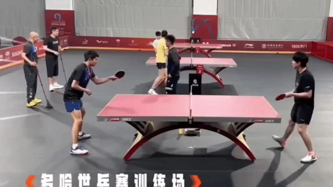 楚钦说“给你发了八年，和发了八天确实不一样”。
不一样啊，是不一样，八年不是人人