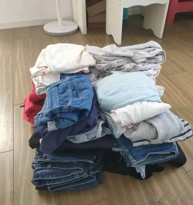 衣服的讲究：
 
1.?第一旧衣服，哪怕新的，你三年没穿了，赶紧送人，有的人就是