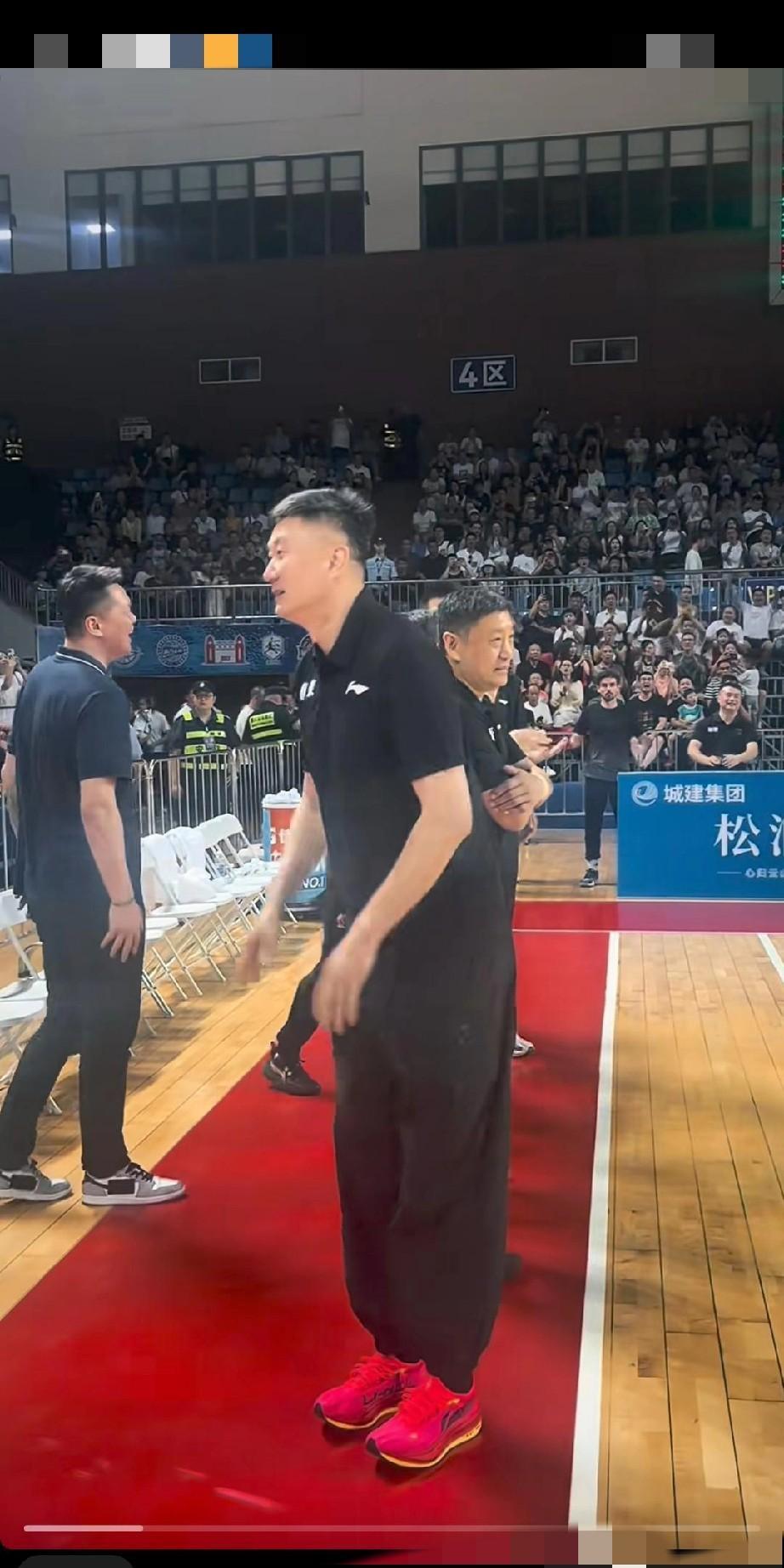 广东全运会全国联合军热身赛一场接一场，而且都是与米国的，澳大利亚的，西班牙的高手