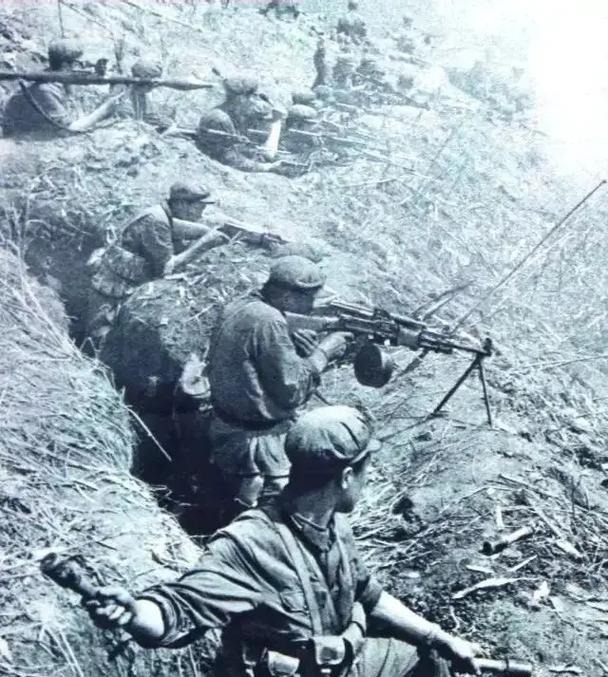 1979年，中央会议讨论出兵越南问题，会上，各将领态度有所不同，其中，叶剑英元帅