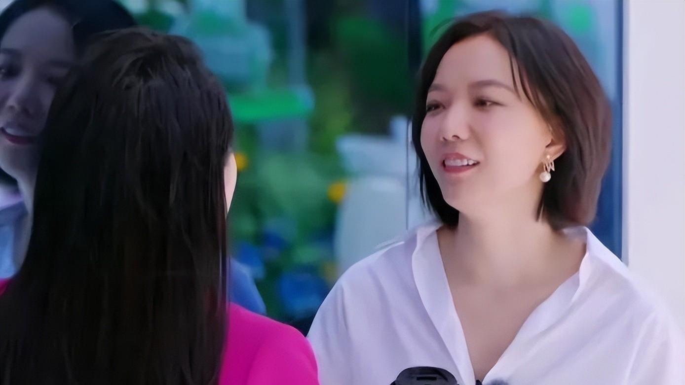 《浪姐6》首播：曹颖连环踩雷！邓萃雯、王珞丹被逼出痛苦面具！