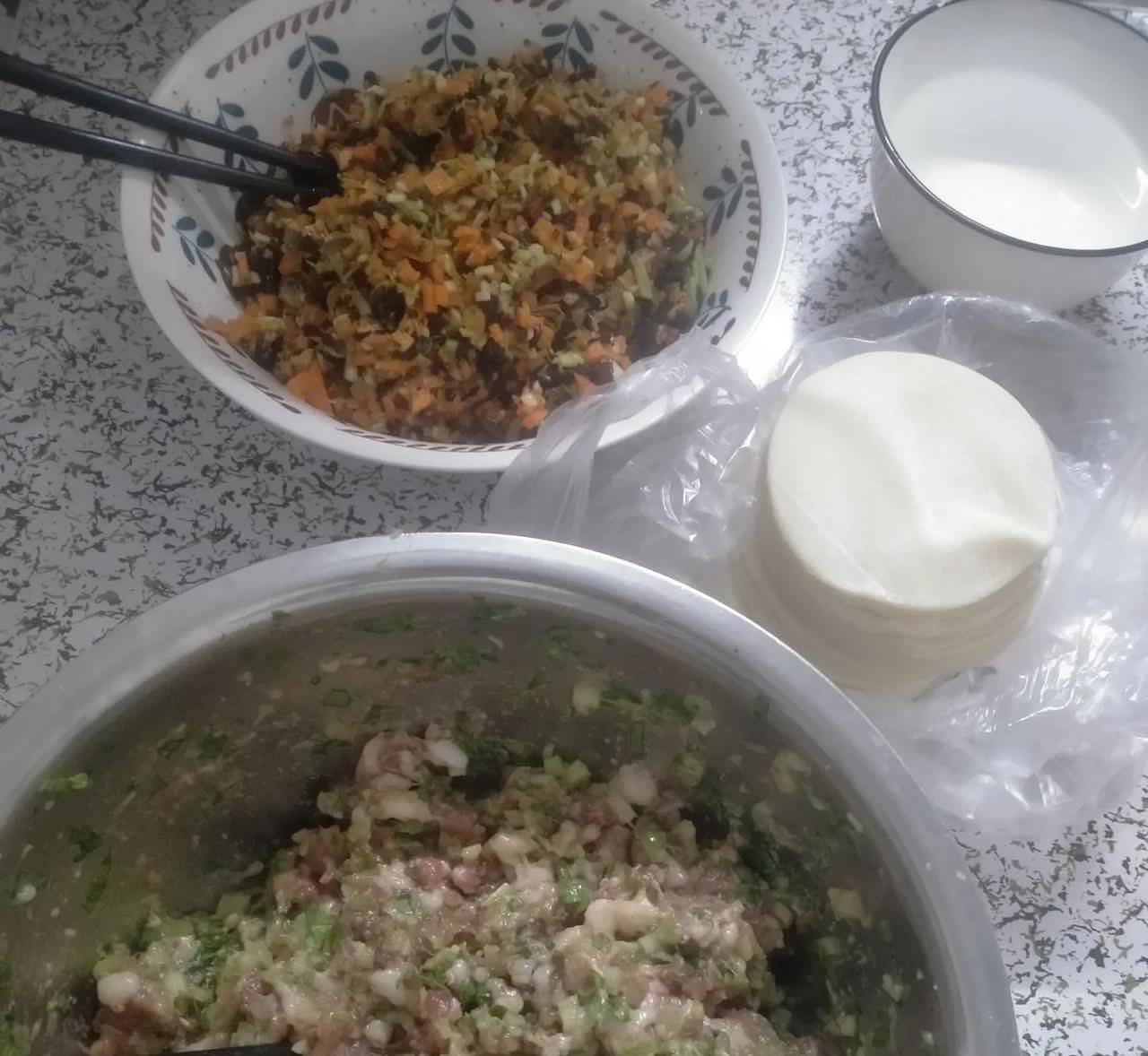 广东东莞，有一名男子到女朋友家吃饺子，男子的女友是一名貌美如花，又多才多艺的女子