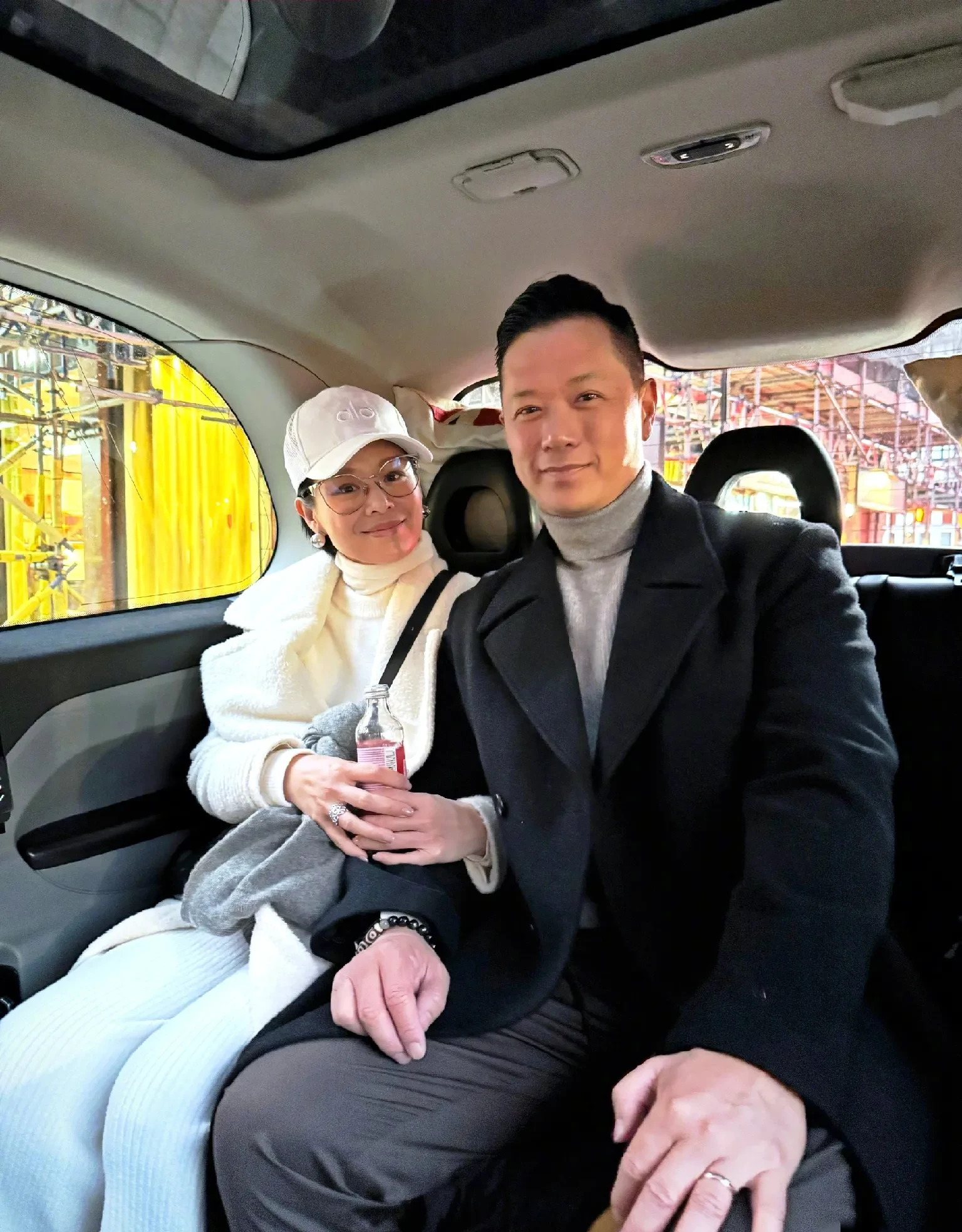 胡杏儿老公李乘德又被爆出轨

















天呐！胡杏儿老公李