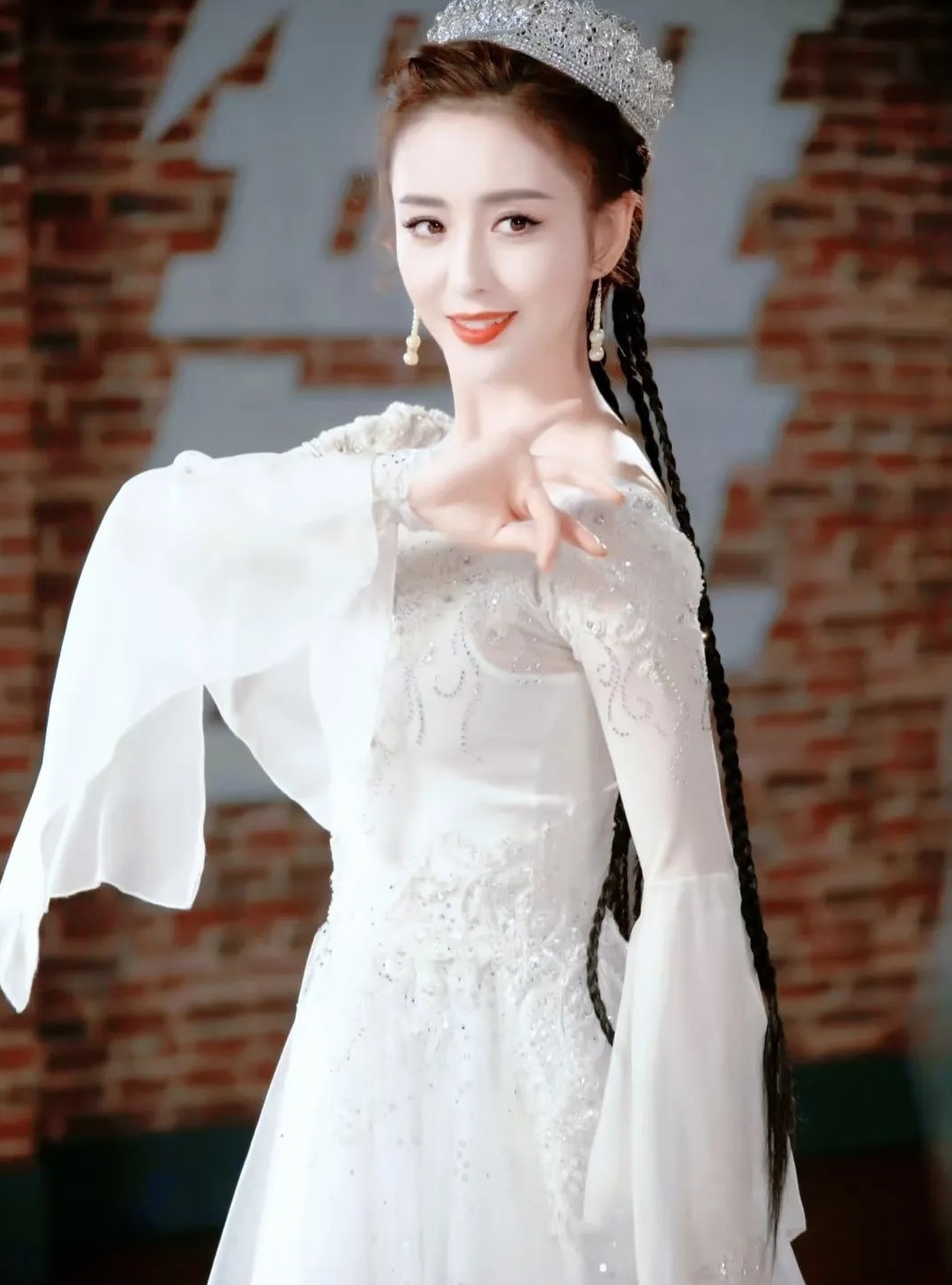 大家发现了没？
佟丽娅的长相真的是个神奇的存在
昧着良心说，美得倾国倾城吧，良心