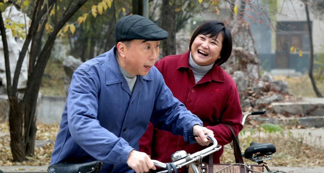 贾玲在北京穷得吃不起饭的时候，姐姐让她回来，冯巩亲自和贾玲的姐姐说：“没地方住可