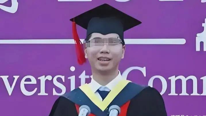 理想绑架还是故土执念？清华博士留美遭拒，8000米高空绝望跳机，父母拒收尸