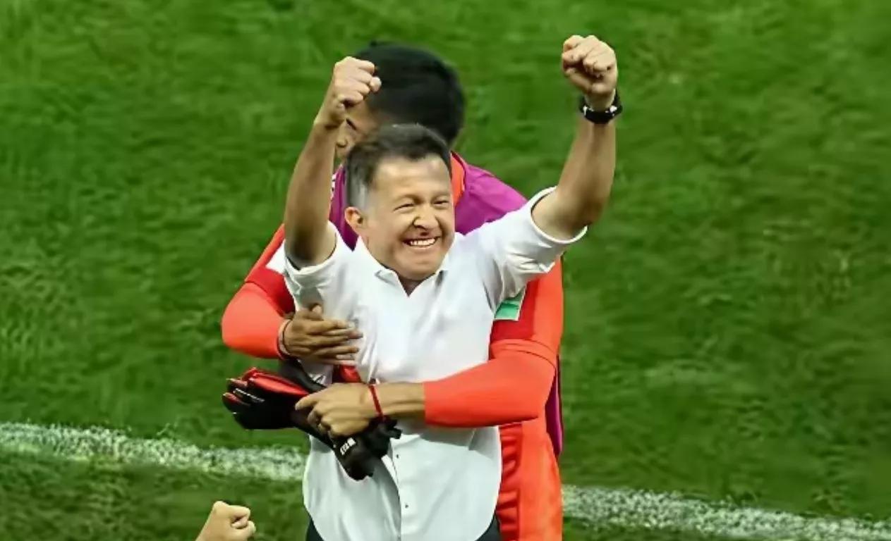 奥索里奥这操作把网友整懵了：“老铁图啥啊？带墨西哥踢世界杯它不香吗？”扒他履历才