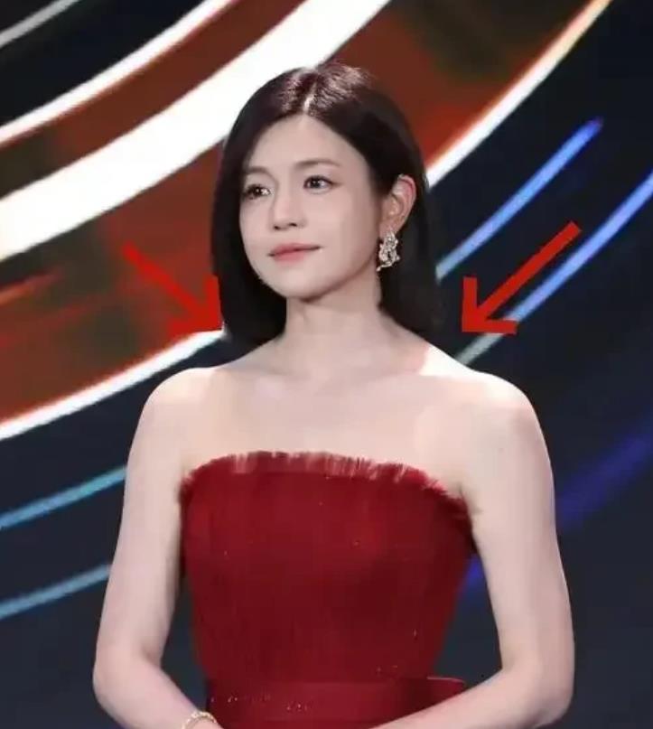陈晓和陈妍希离婚，陈妍希成为史上最惨女主。

表面上看是公平离婚，男方什么都不要