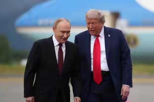 美国开启了对俄罗斯的精准制裁。美国此次制裁了俄罗斯两家石油公司，俄罗斯石油公司和