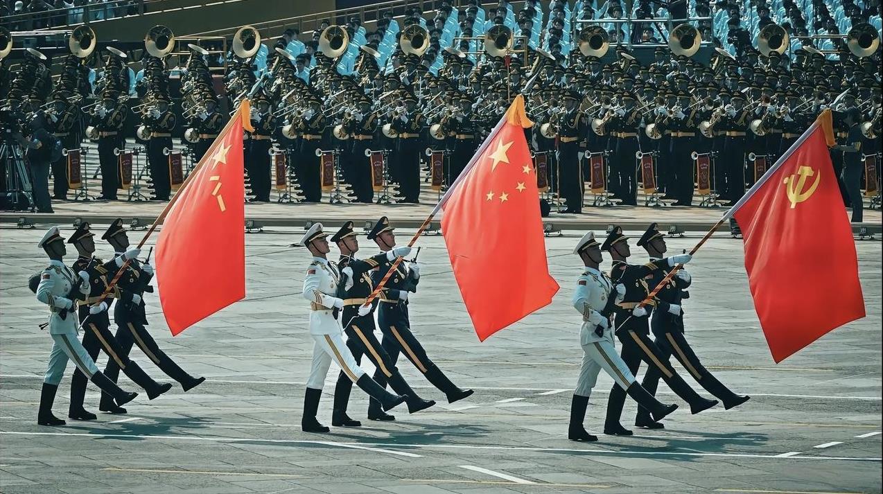 #看九三阅兵你最大的感受是什么#
九三阅兵，最大的感受是，一个强大的祖国，才是老