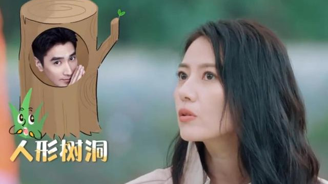 高圆圆和女儿巴塞罗那度假，人群中美成焦点，Rhea瘦高个仪态真好
