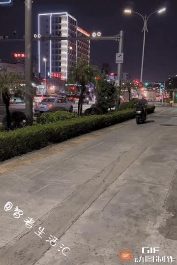 天啊，这个机器人要是搞到农村，绝对能把人吓个半死………