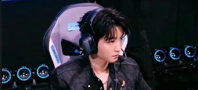 王俊凯拿下五杀引爆热议，多面魅力书写