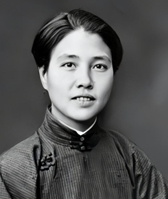 	1930年11月14日，杨开慧搂着孩子们，轻声对他们说：“我没有其他话留给你们